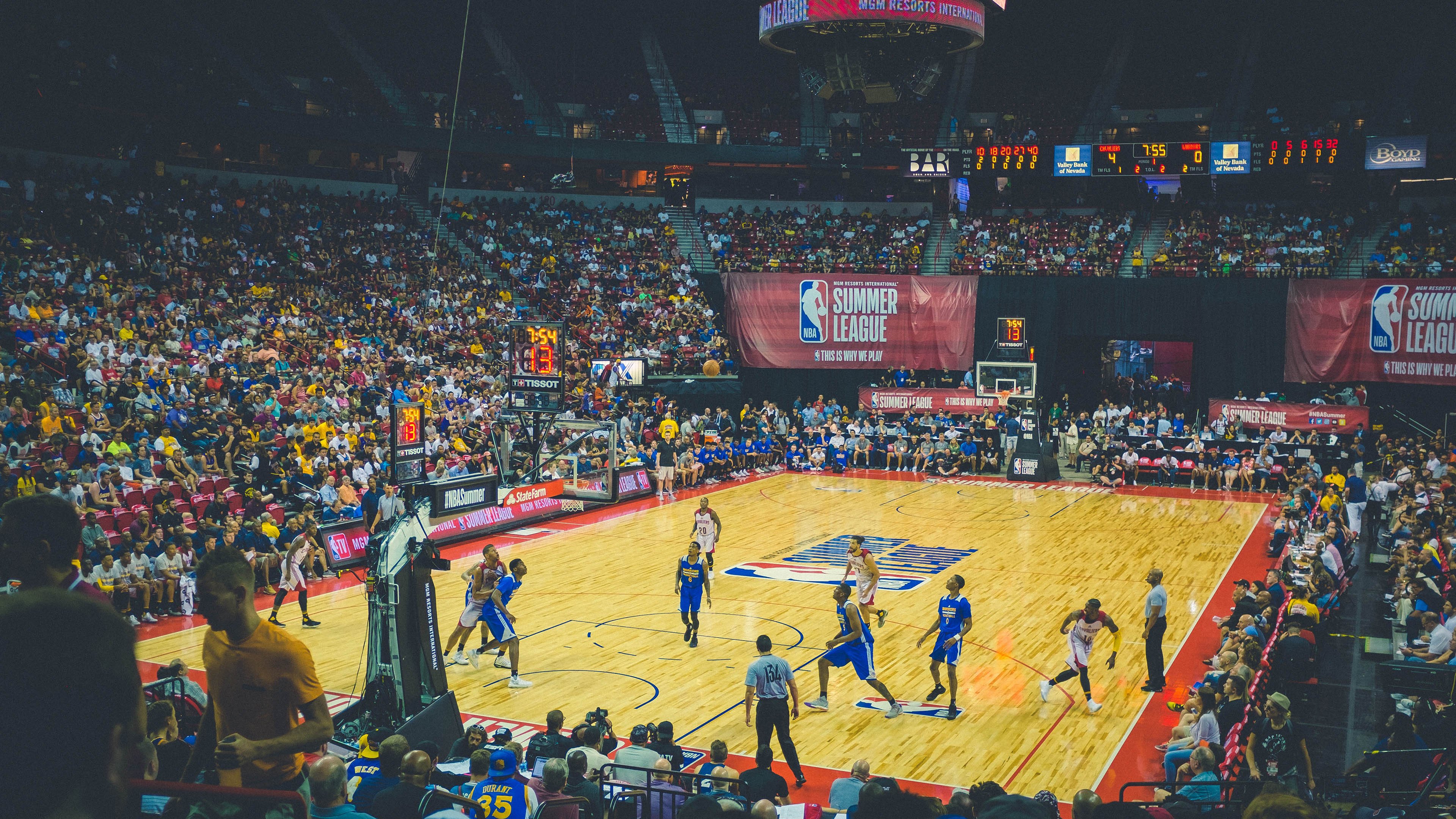 CBA赛场上的拼搏令人热血沸腾,cba精彩的比赛视频