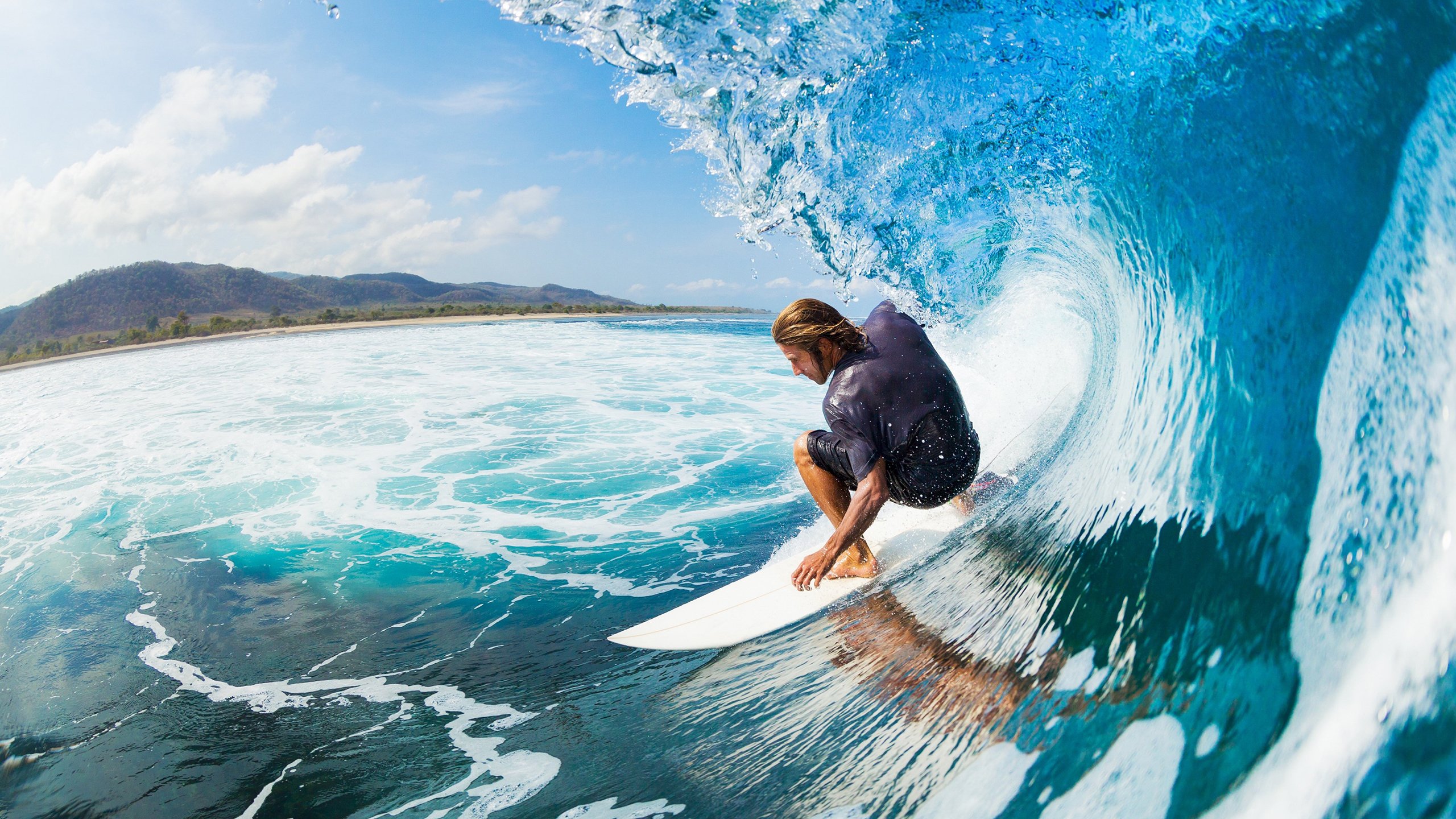 环法新加坡绕圈赛：雨中开骑，意大利冲刺王首战即夺冠