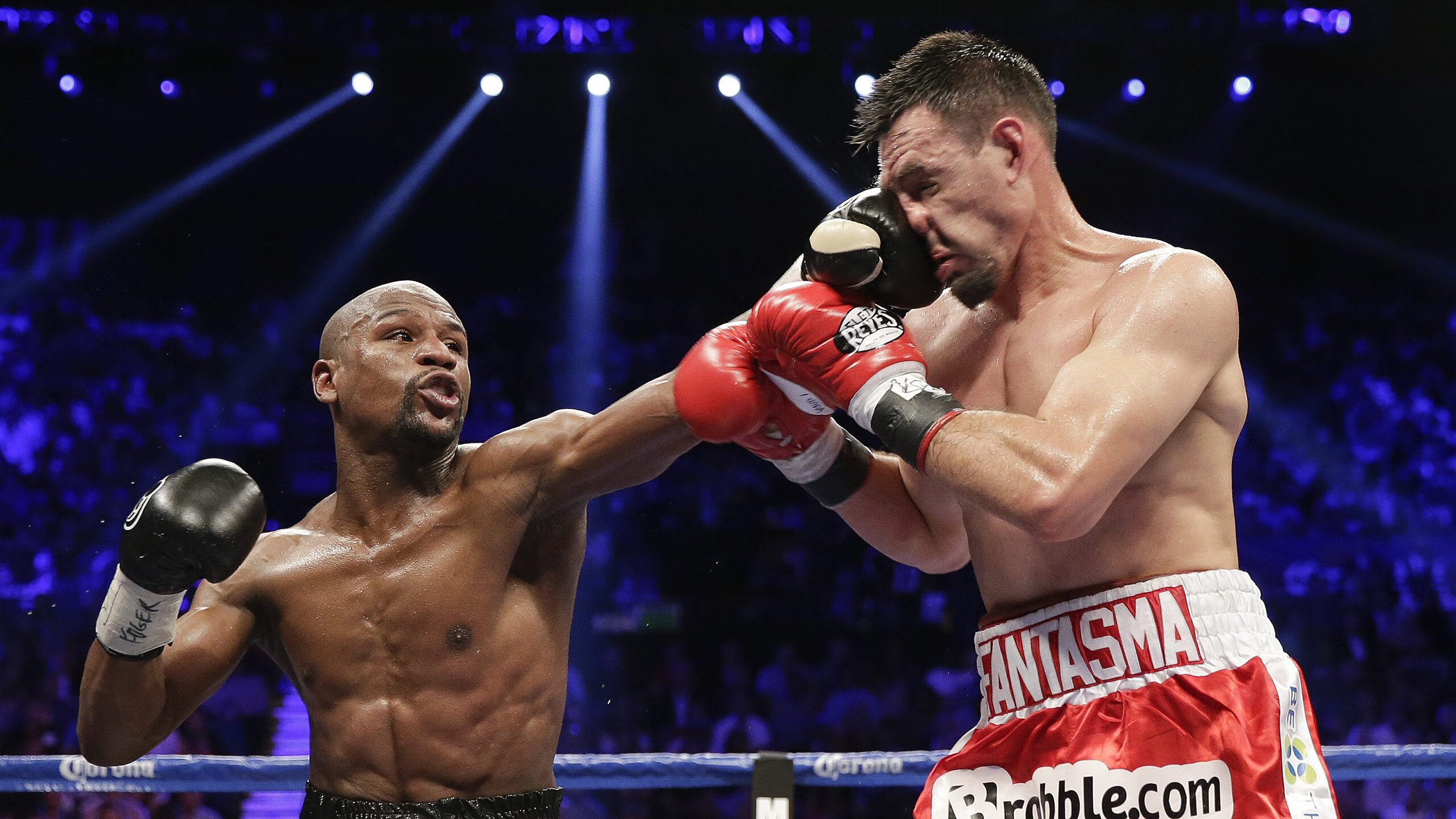 中国足球产业链商业化机会与风险并存，中国足球产业发展现状